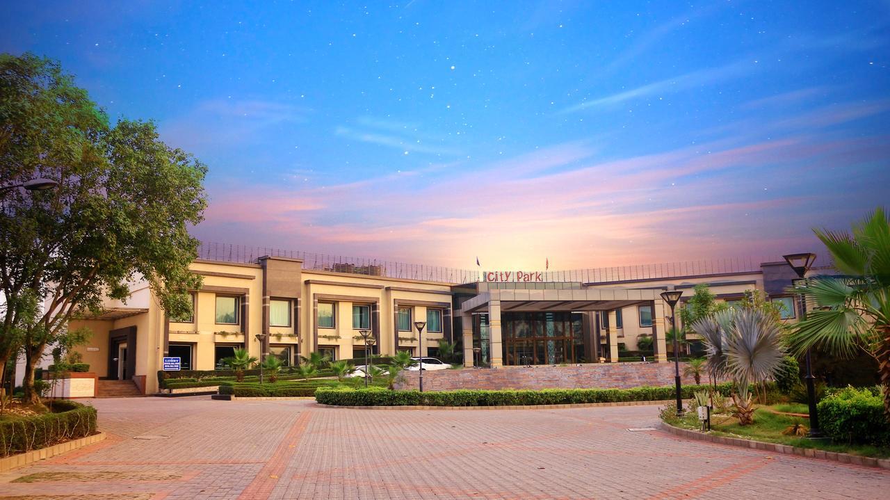 City Park Resort Bahādurgarh Εξωτερικό φωτογραφία